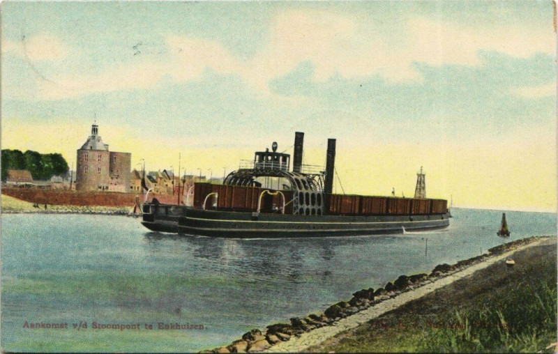 Carte postale ancienne V/d Stoompont te Enkhuisen Ships