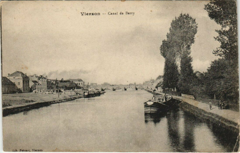 Carte postale ancienne Vierzon Canal de Berry Ships
