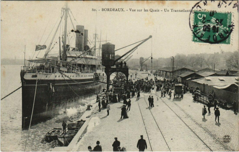 Carte postale ancienne Vue sur les Quais Ships