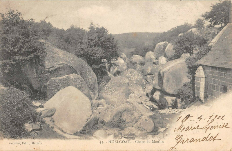Carte postale ancienne Huelgoat Chaos Du Moulin à Huelgoat