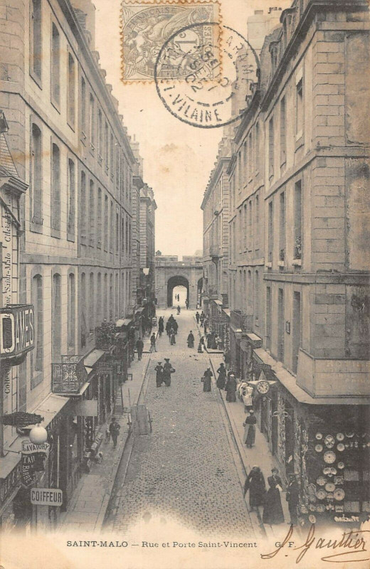 Carte postale ancienne Saint Malo Rue Et Porte Saint Vincent à Saint-Malo