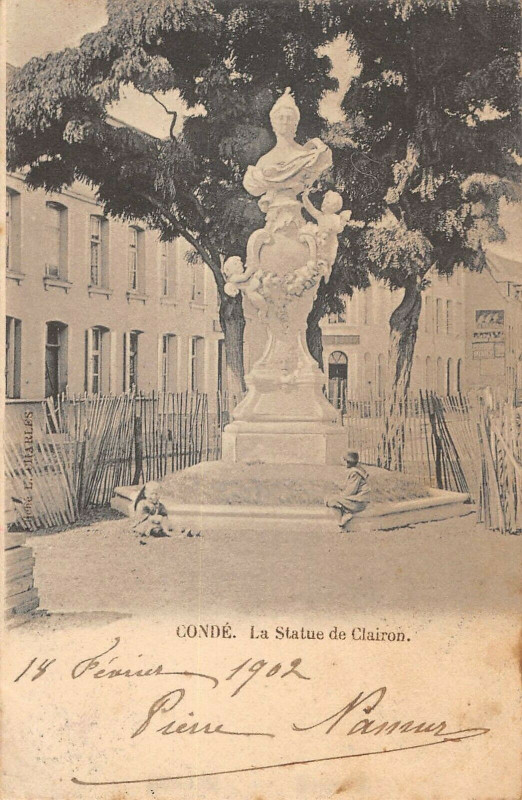 Carte postale ancienne Conde La Statue De Clairon