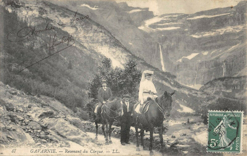Carte postale ancienne Gavarnie Revenant Du Cirque