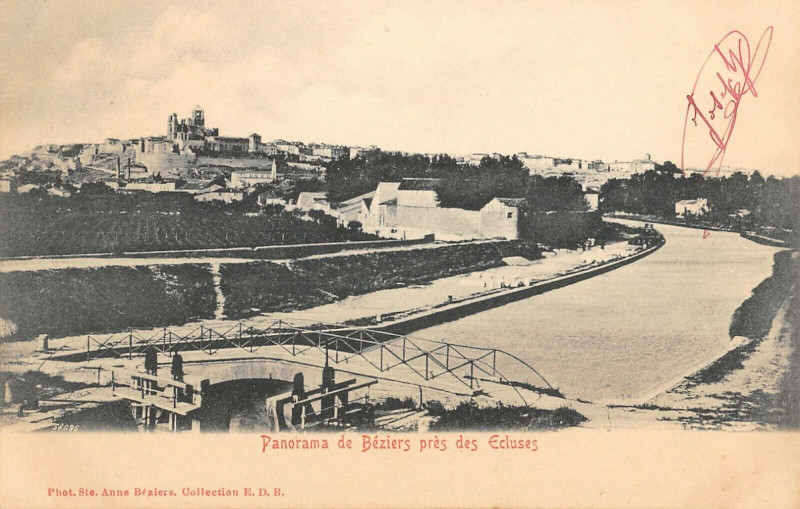 Carte postale ancienne Beziers Panorama Pres Des Ecluses