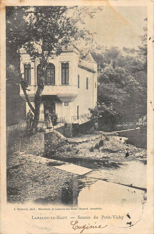 Carte postale ancienne Lamalou Le Haut Source Du Petit Vichy