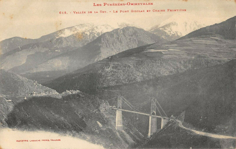 Carte postale ancienne Vallee De La Tet Le Pont Gisclar Et Chaine Frontiere