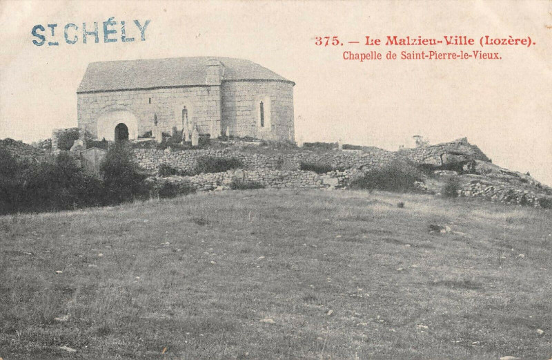 Carte postale ancienne Le Malzieu Ville Chapelle De Saint Pierre Le Vieux au Malzieu-Ville