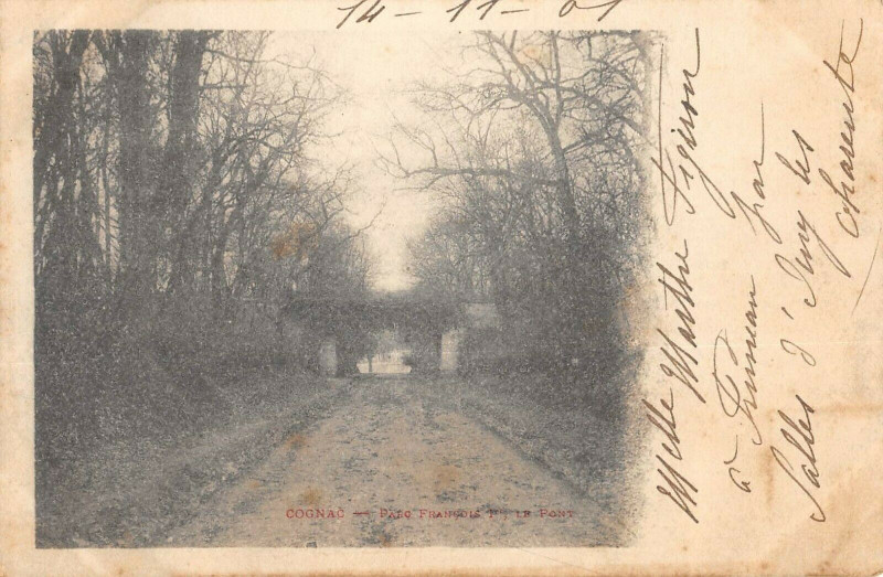 Carte postale ancienne Cognac Parc Francois 1ER Le Pont à Cognac