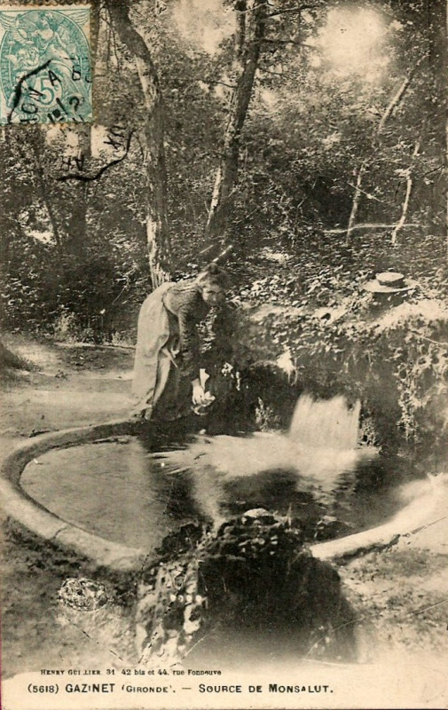 Carte postale ancienne Gazinet - La fontaine 1b