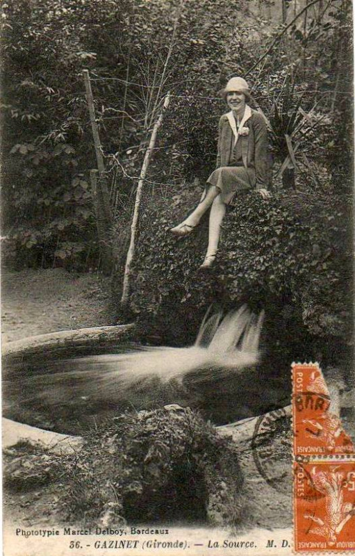 Carte postale ancienne Gazinet - La fontaine 4