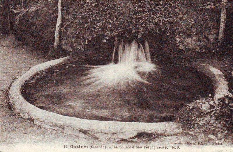 Carte postale ancienne Gazinet - La fontaine 11