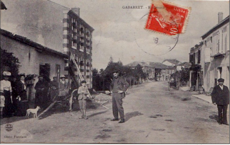 Carte postale ancienne Gabarret (Landes) - bourg 2