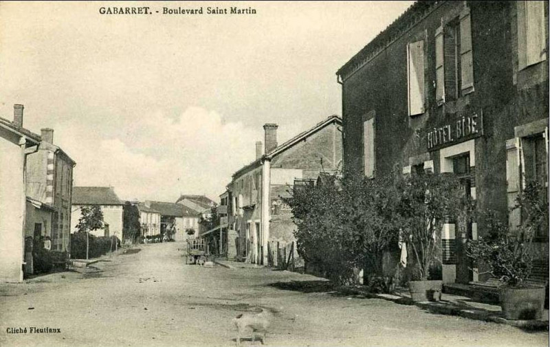 Carte postale ancienne Gabarret (Landes) - boulevard Saint-Martin 2