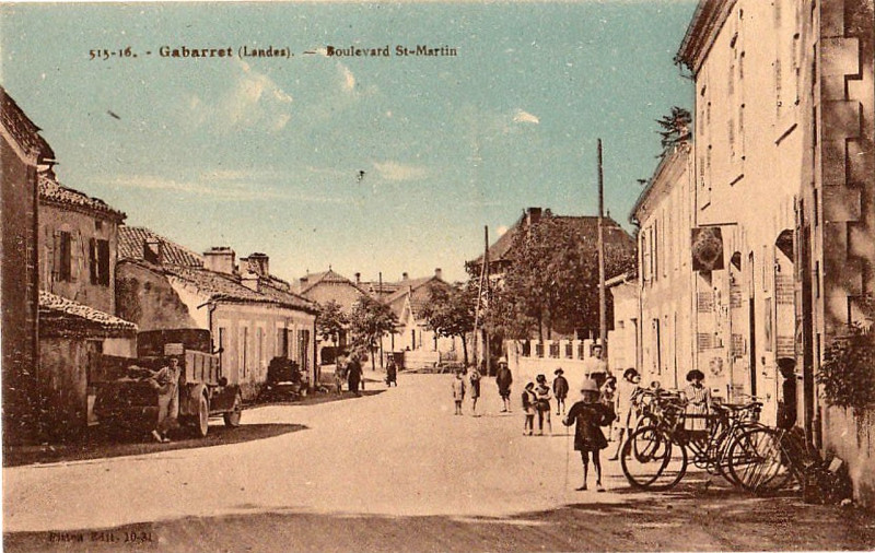 Carte postale ancienne Gabarret (Landes) - boulevard Saint-Martin 1