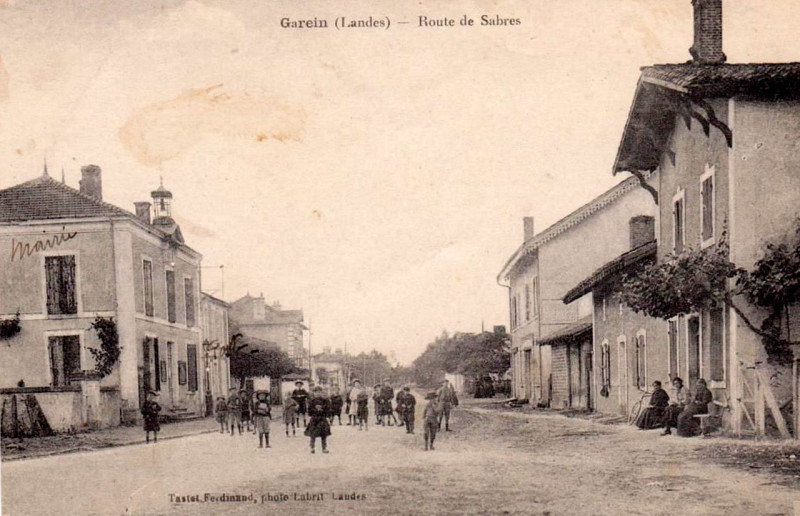 Carte postale ancienne Garein (Landes) - route de Sabres 1