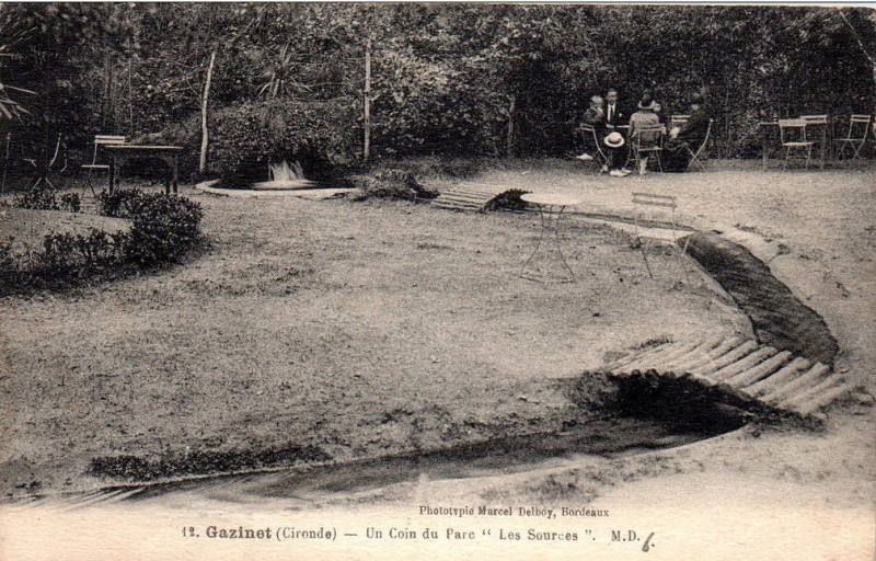 Carte postale ancienne Gazinet - La source 4