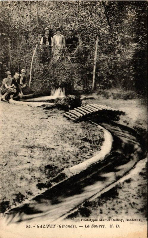 Carte postale ancienne Gazinet - La source 1