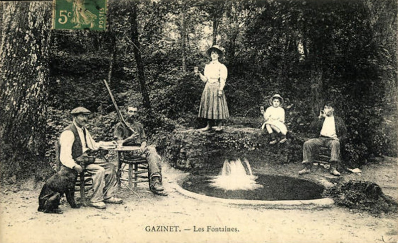 Carte postale ancienne Gazinet - La fontaine 9