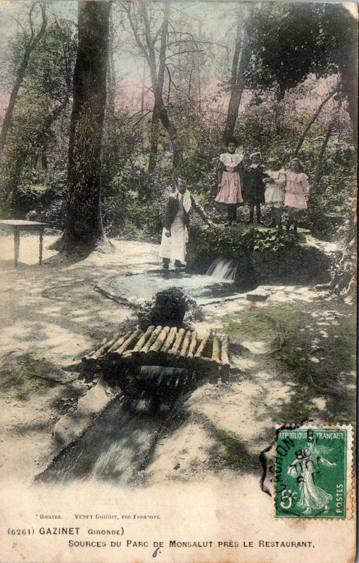 Carte postale ancienne Gazinet - La fontaine 8