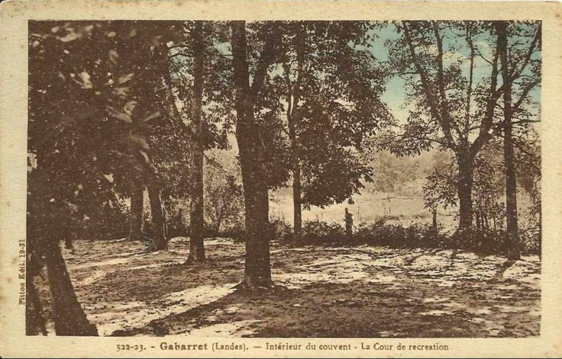 Carte postale ancienne Gabarret (Landes) - Le couvent 5