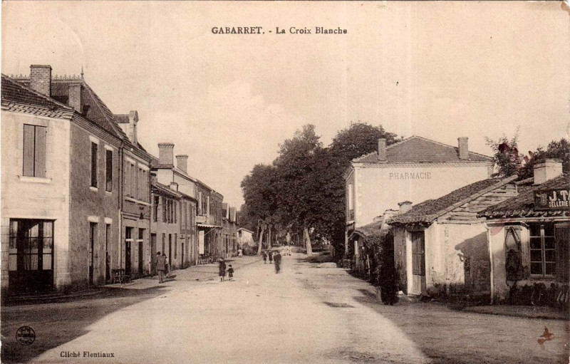 Carte postale ancienne Gabarret (Landes) - La croix blanche