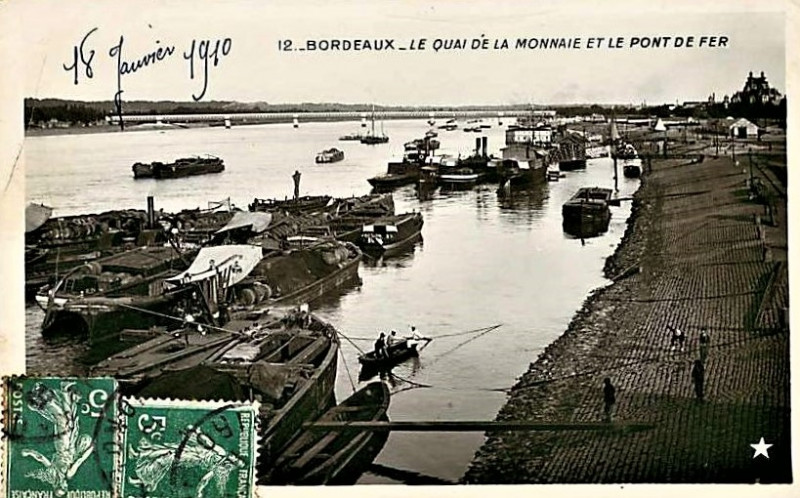 Carte postale ancienne Bordeaux - Quai de la Monnaie et pont de fer