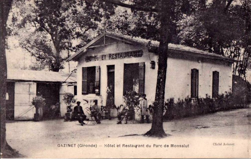 Carte postale ancienne Gazinet - Parc des sources de Monsalut (Restaurant) 11