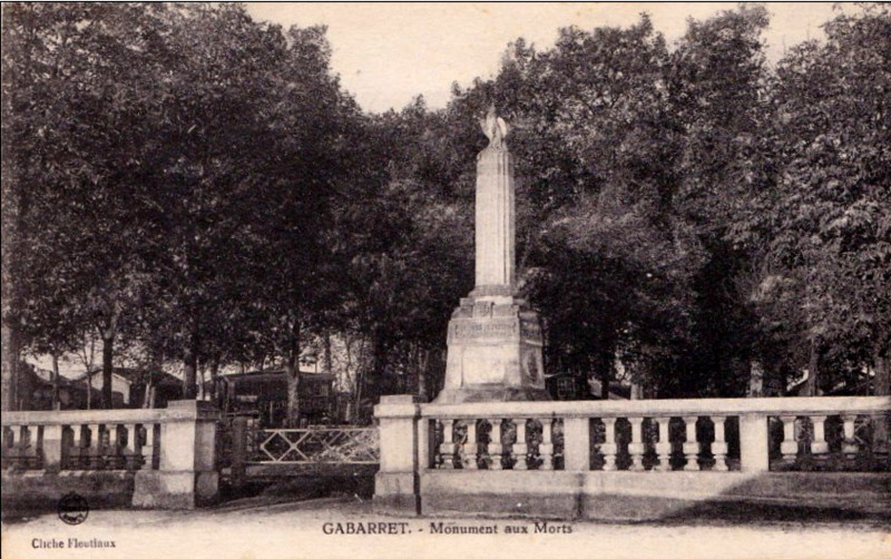 Carte postale ancienne Gabarret (Landes) - Monument aux morts 3