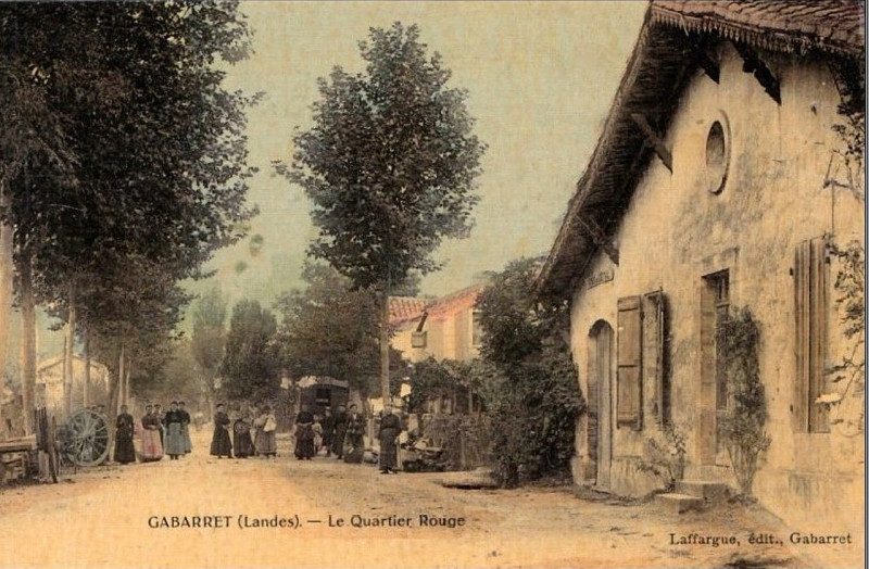 Carte postale ancienne Gabarret (Landes) - Quartier rouge 1