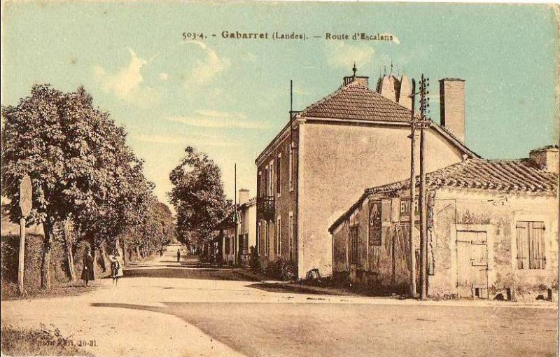 Carte postale ancienne Gabarret (Landes) - route d'Escalans