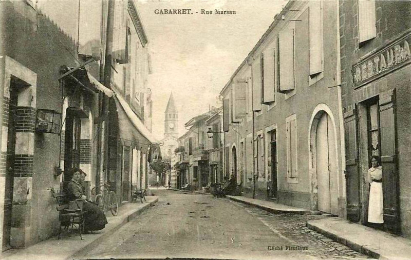 Carte postale ancienne Gabarret (Landes) - rue Marsan 5
