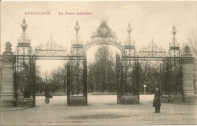 Carte postale ancienne Bordeaux - Jardin public (entrée) 1
