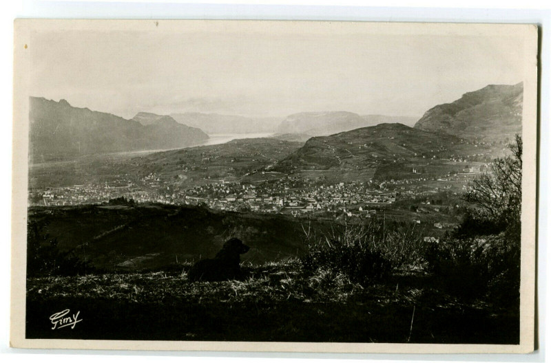 Carte postale ancienne Savoie Chambéry Vu du pas de la Fosse Lac du Bourget et Dent du Chat à Chambéry