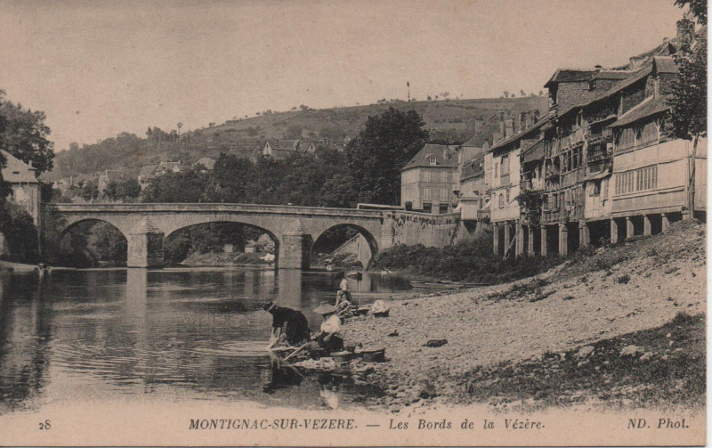 Carte postale ancienne Les bords de la Vézère à Montignac