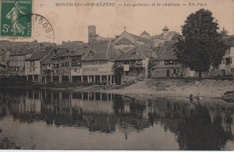 Carte postale ancienne Les galeries et le château à Montignac