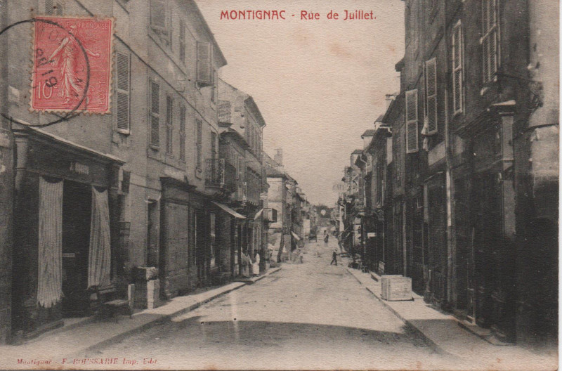 Carte postale ancienne Rue de Juillet à Montignac