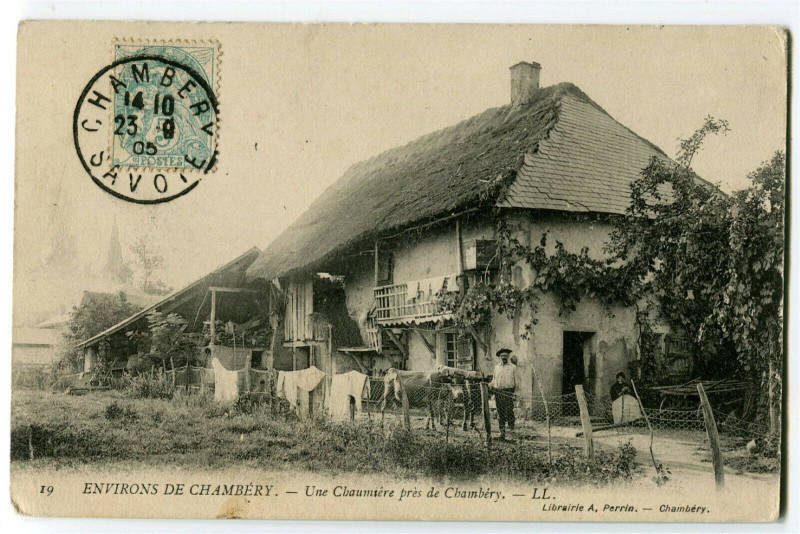 Carte postale ancienne Savoie Environs de Chambery Une Chaumière près de Chambéry animé animaux à Chambéry