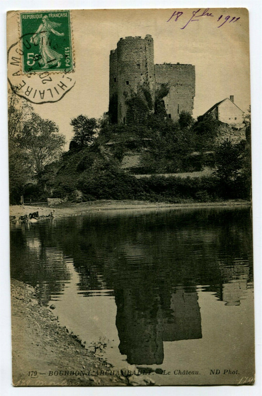 Carte postale ancienne Allier Bourbon l'Archambault Le Château animation