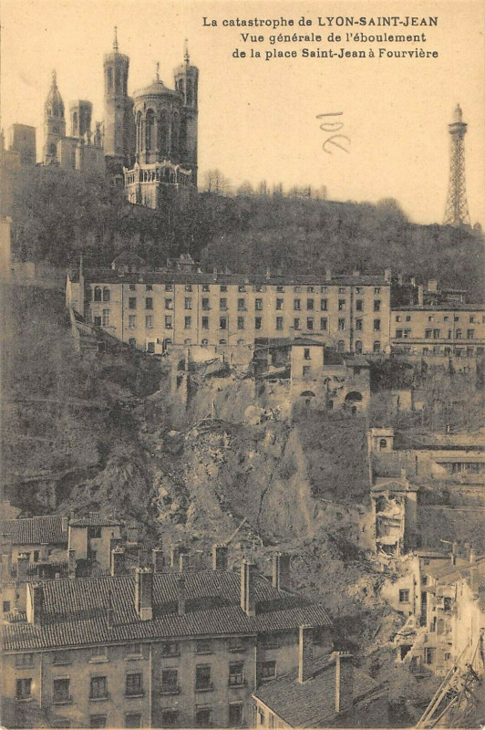 Carte postale ancienne Catastrophe De Lyon Saint Jean Vue Generale De L'Eboulement Place Saint-Jean à Lyon