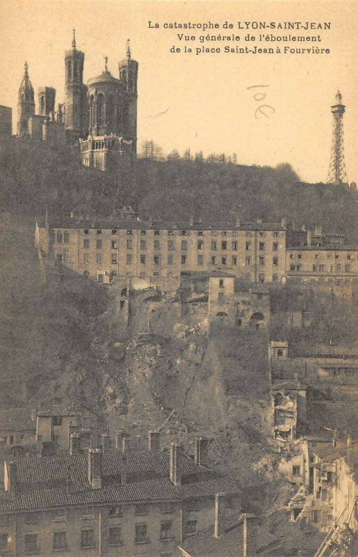 Carte postale ancienne Catastrophe De Lyon Saint Jean Vue Generale De L'Eboulement à Lyon