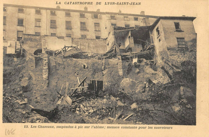 Carte postale ancienne Catastrophe De Lyon Saint Jean Les Chazeaux Suspendus à Lyon