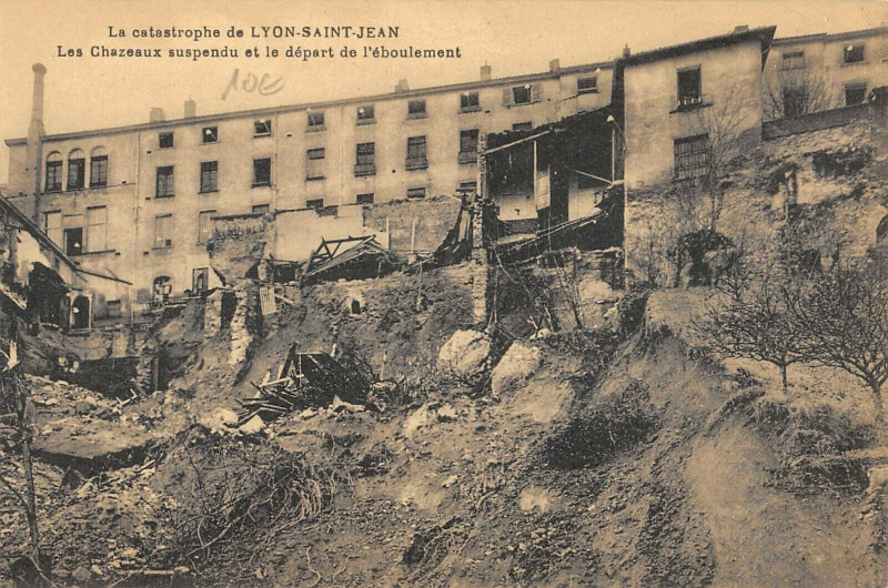 Carte postale ancienne Catastrophe De Lyon Saint Jean Les Chazeaux Suspendus à Lyon