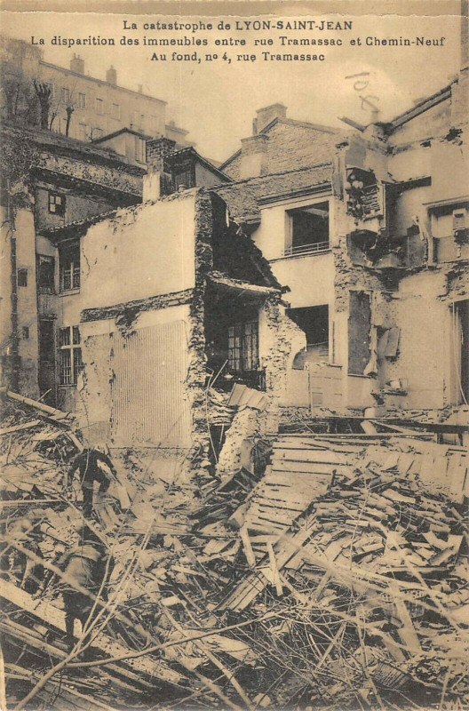 Carte postale ancienne Catastrophe De Lyon Saint Jean La Disparition Des Immeubles à Lyon