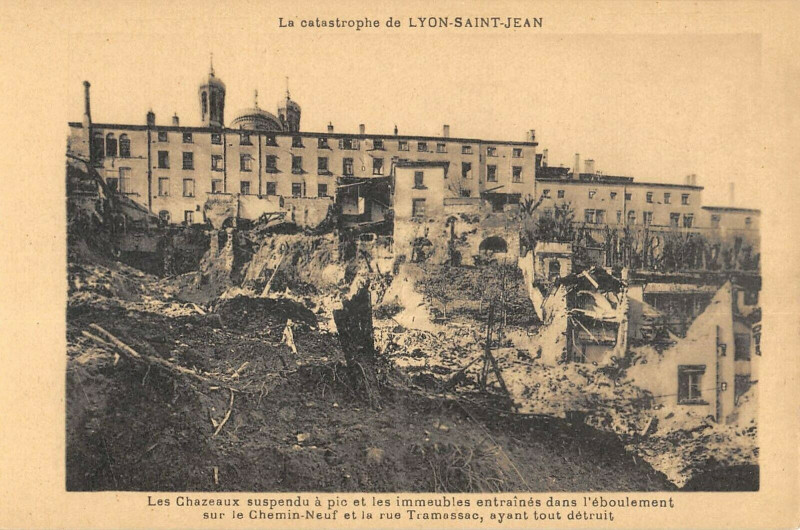 Carte postale ancienne Catastrophe De Lyon Saint Jean Les Chazeaux Suspendus à Lyon