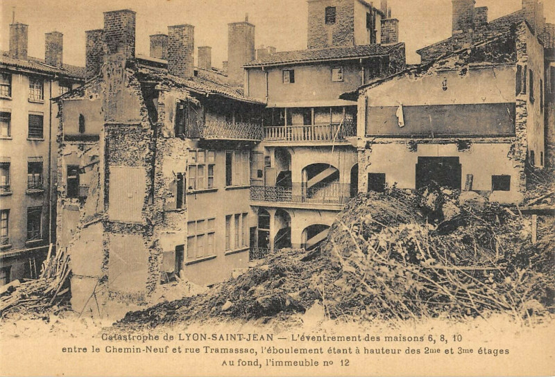 Carte postale ancienne Catastrophe De Lyon Saint Jean L'Eventrement Des Maisons à Lyon
