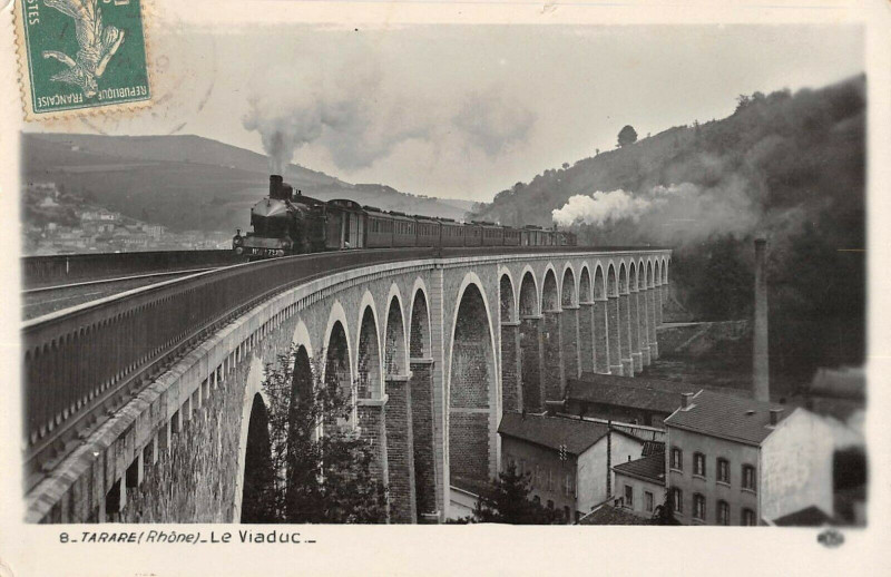 Carte postale ancienne Tarare Le Viaduc Train à Tarare