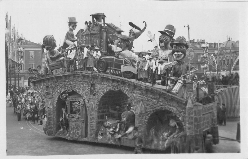 Carte postale ancienne Carnaval De Nice Le Pont D'Avignon à Nice
