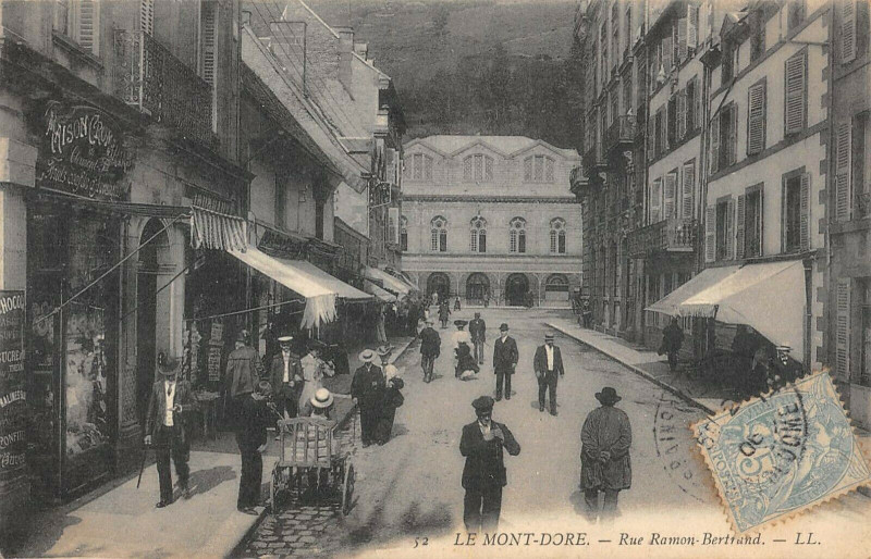 Carte postale ancienne Le Mont Dore Rue Ramon Bertrand à Mont-Dore
