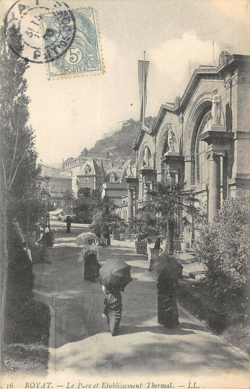 Carte postale ancienne Royat Le Parc De L'Etablissement Thermal à Royat