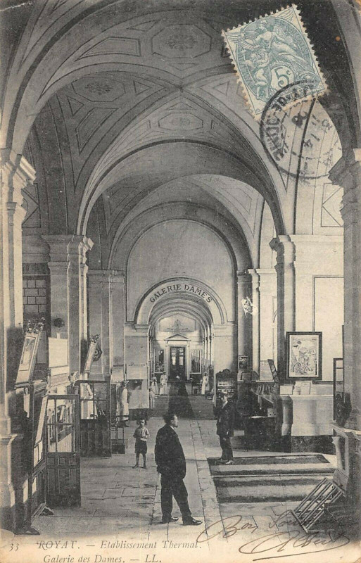 Carte postale ancienne Royat Etablissement Thermal Galerie Des Dames à Royat